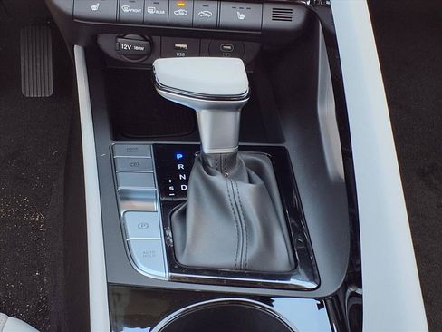 Used 2025 Hyundai Elantra Limited FWD image 10