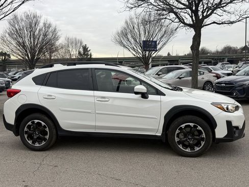 Used 2021 Subaru Crosstrek 2.0i Premium image 5