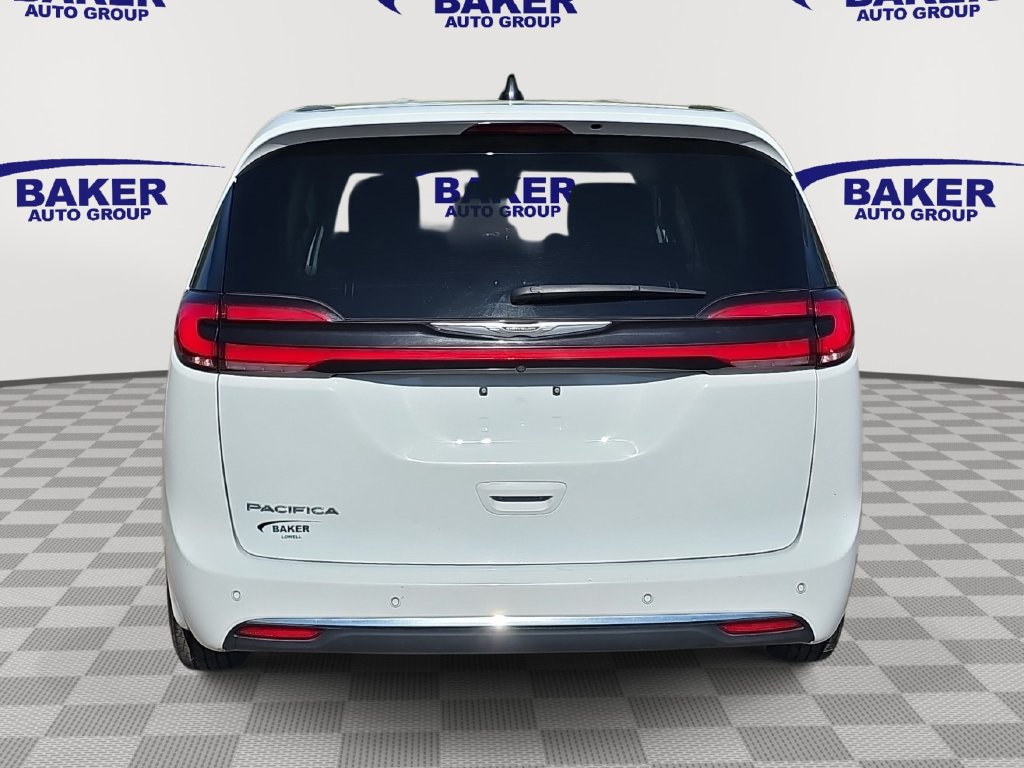 Used 2023 Chrysler Pacifica Touring-L FWD image 6