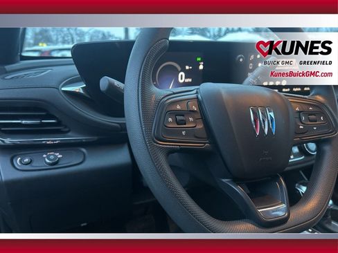 Used 2025 Buick Envista Preferred image 17
