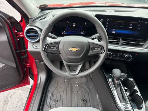 Used 2026 Chevrolet Trax LT FWD image 13