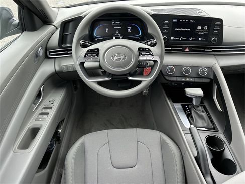 New 2026 Hyundai Elantra SE image 3