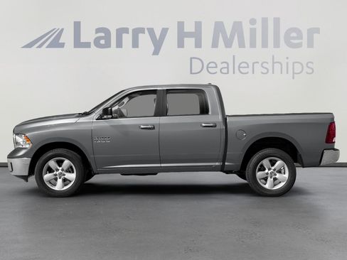 Used 2019 RAM 1500 Classic SLT image 3