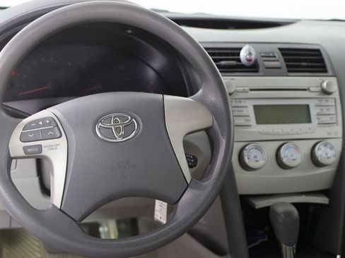 Used 2011 Toyota Camry image 3