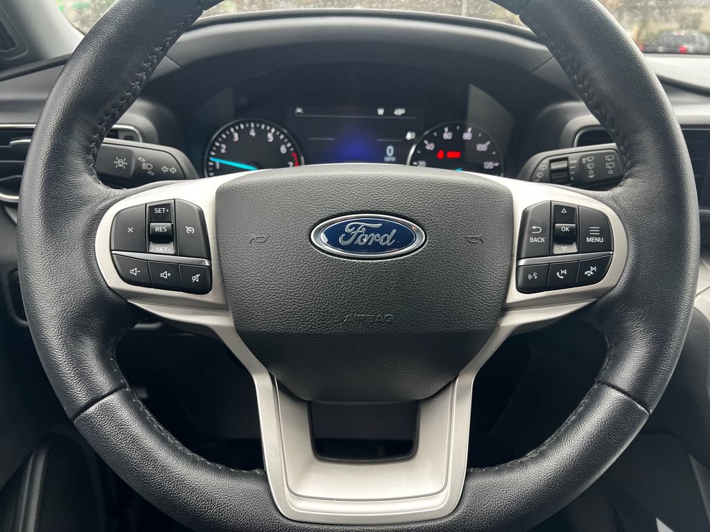 Used 2023 Ford Explorer XLT w/ Equipment Group 202A AWD/4WD image 18