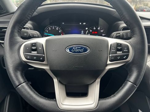 Used 2023 Ford Explorer XLT w/ Equipment Group 202A AWD/4WD image 18