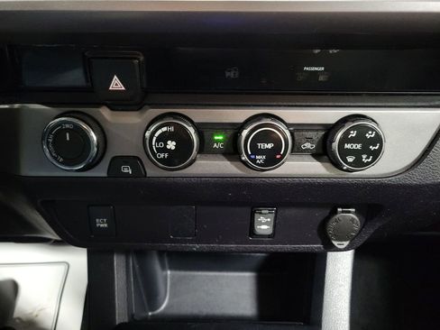 Used 2016 Toyota Tacoma SR5 image 16