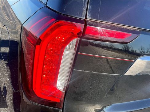 Used 2021 GMC Yukon XL SLT w/ Rear Media and Nav Package image 25