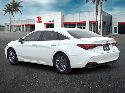 Used 2019 Toyota Avalon XLE image 4