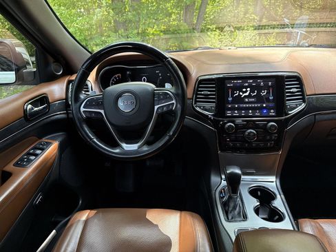 Used 2020 Jeep Grand Cherokee Overland image 16