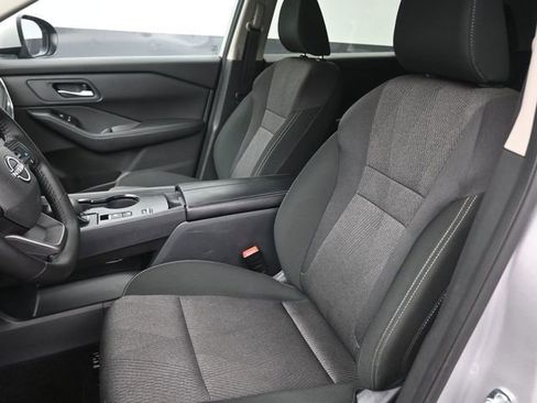 Used 2025 Nissan Rogue SV FWD image 19