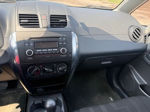 Used 2010 Suzuki SX4 AWD Hatchback image 13