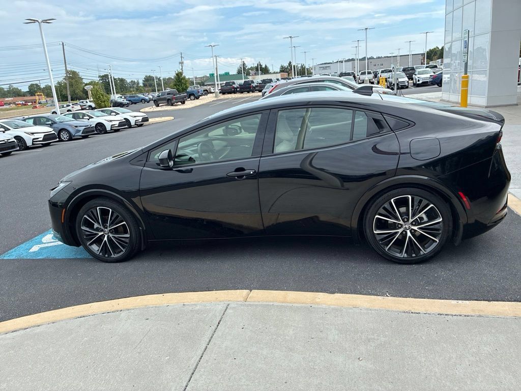 Used 2024 Toyota Prius XLE FWD image 14