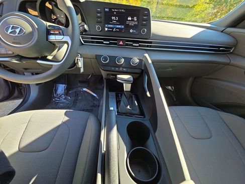 Certified 2023 Hyundai Elantra SE image 35