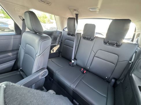 New 2026 Nissan Pathfinder SL image 16