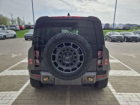 Used 2025 Land Rover Defender 110 image 6
