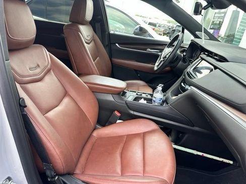 Used 2025 Cadillac XT5 Premium Luxury w/ LPO, Red Accent Package FWD image 11