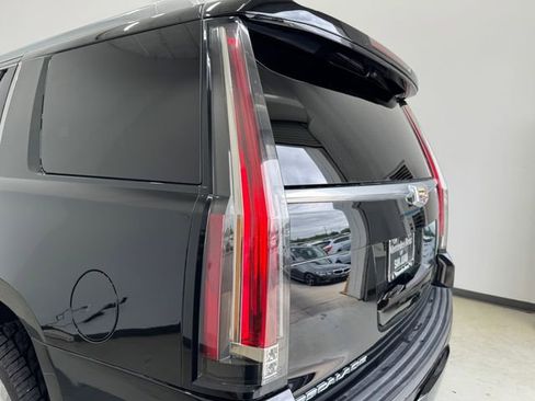 Used 2015 Cadillac Escalade Luxury RWD image 32