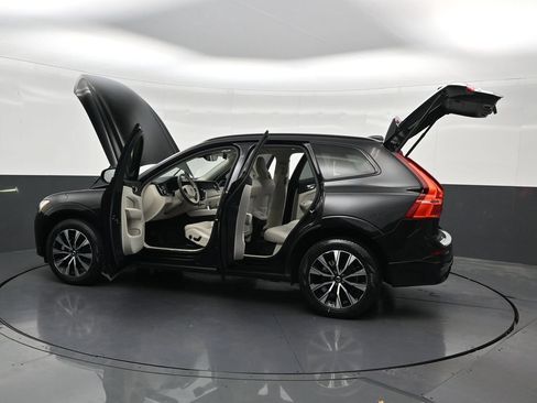 Certified 2024 Volvo XC60 B5 Core w/ Protection Package Premier AWD/4WD image 39