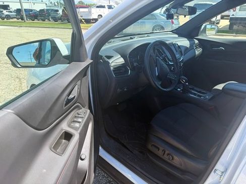 Used 2024 Chevrolet Equinox RS w/ LPO, Floor Liner Package AWD/4WD image 8