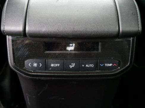 Used 2021 Toyota Highlander XLE image 32