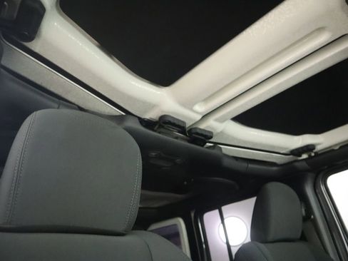 Used 2021 Jeep Wrangler Unlimited Sport image 18