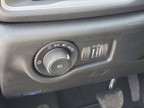 New 2026 Chrysler Pacifica Select FWD image 10