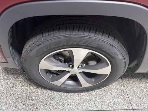 Used 2020 Jeep Cherokee Limited AWD/4WD image 3