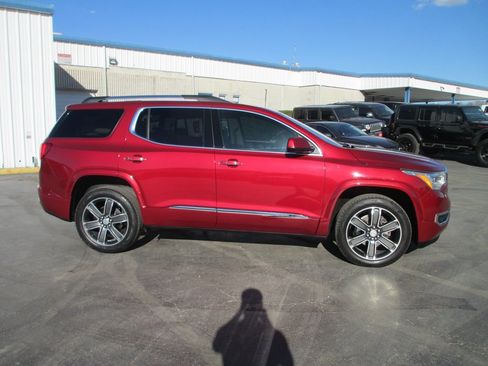 Used 2019 GMC Acadia Denali image 2