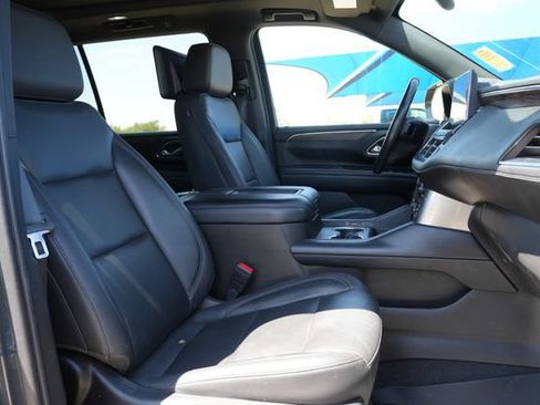 Used 2021 Chevrolet Suburban Z71 w/ Z71 Off-Road Package AWD/4WD image 19