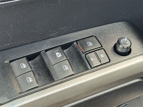 Used 2021 Toyota Tacoma SR5 w/ Technology Package image 17