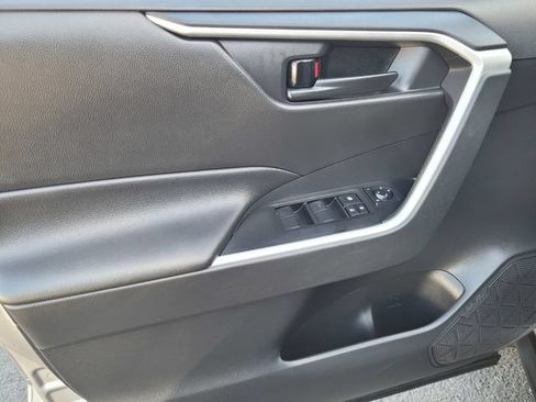 Certified 2022 Toyota RAV4 LE AWD/4WD image 19