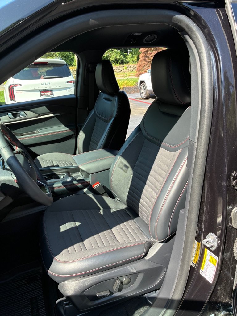 Used 2025 Ford Explorer ST-Line AWD/4WD image 22