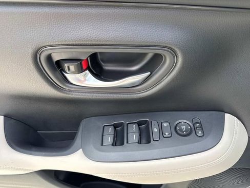 New 2026 Honda HR-V LX image 8