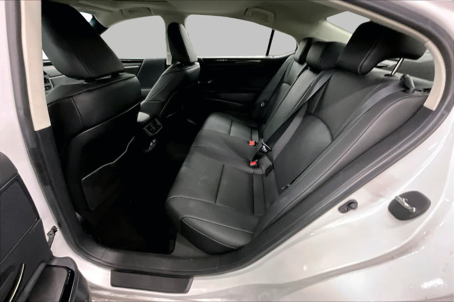 Used 2025 Lexus ES 350 w/ Accessory Package (Z2) FWD image 19