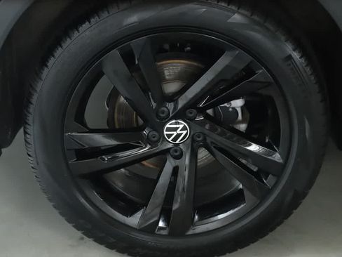 Certified 2023 Volkswagen Tiguan SE R-Line AWD/4WD image 12