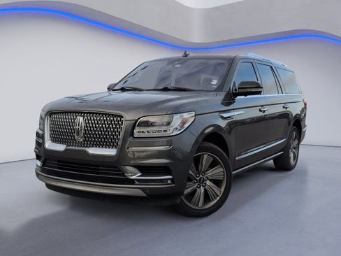 Used 2018 Lincoln Navigator L Reserve w/ Technology Package image 2