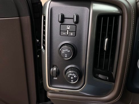 Used 2018 Chevrolet Silverado 1500 LTZ Z71 w/ Centennial Edition AWD/4WD image 26