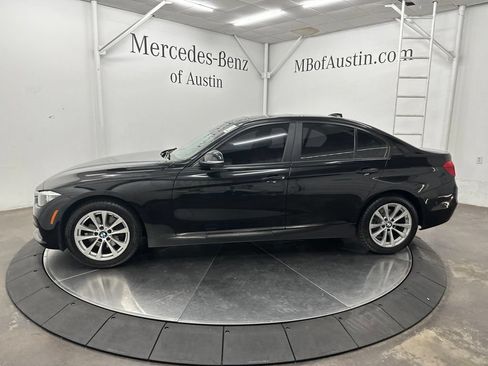 Used 2017 BMW 320i Sedan RWD image 4