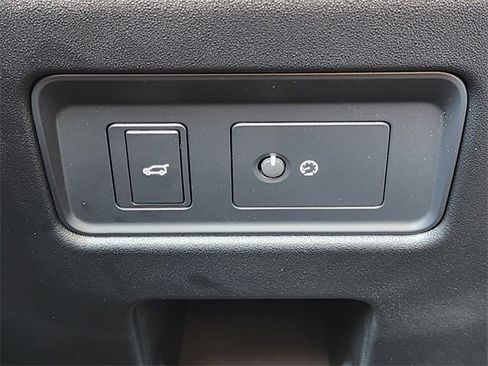 Used 2024 Land Rover Discovery Dynamic SE image 21