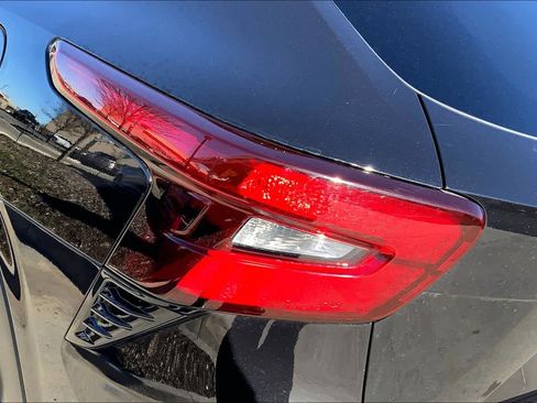 Used 2025 Chevrolet Trax LT w/ LT Convenience Package image 28