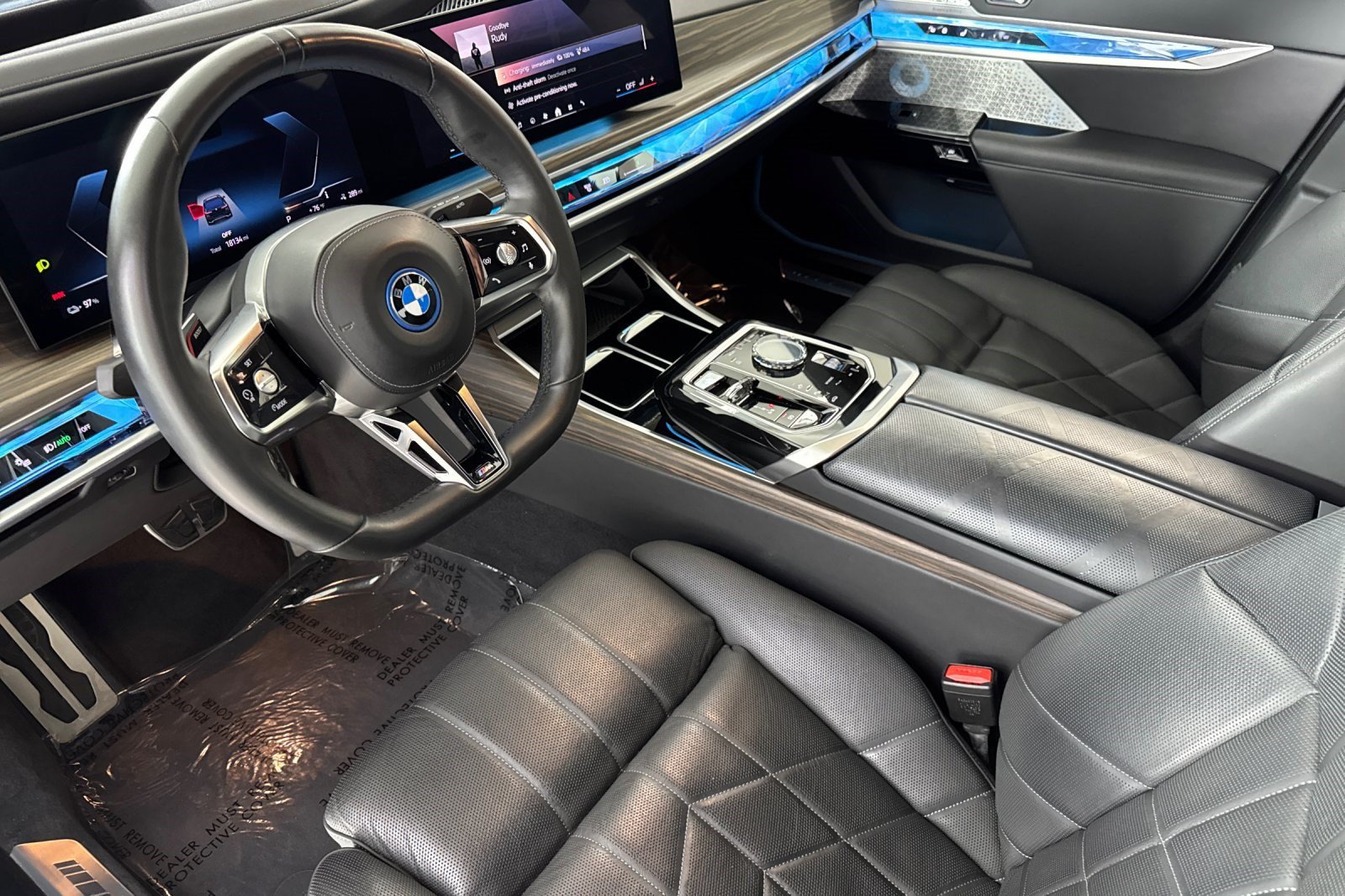Certified 2023 BMW i7 xDrive60 AWD/4WD image 4