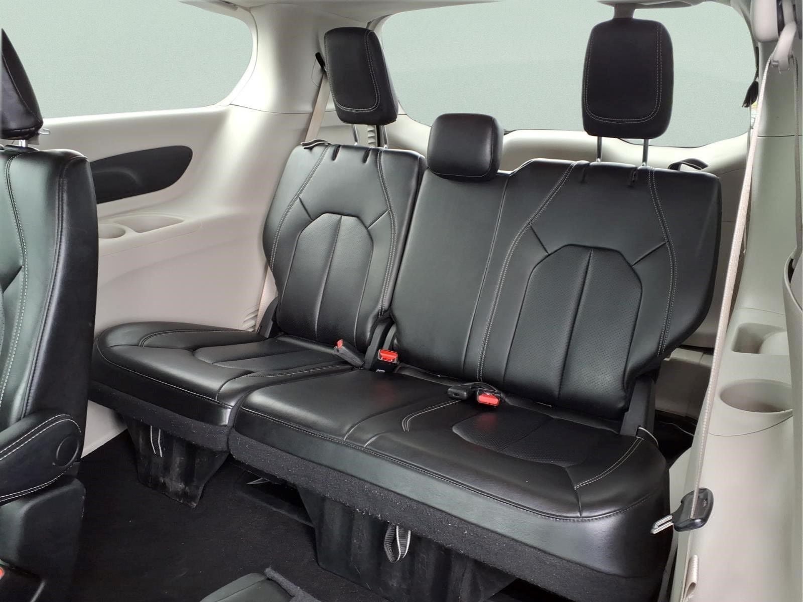 Used 2023 Chrysler Pacifica Touring-L FWD image 22