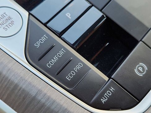 Used 2025 BMW 330i xDrive Sedan w/ Convenience Package image 25