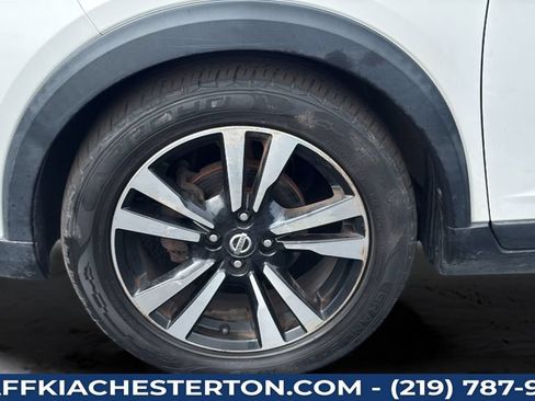Used 2018 Nissan Kicks SR FWD image 38