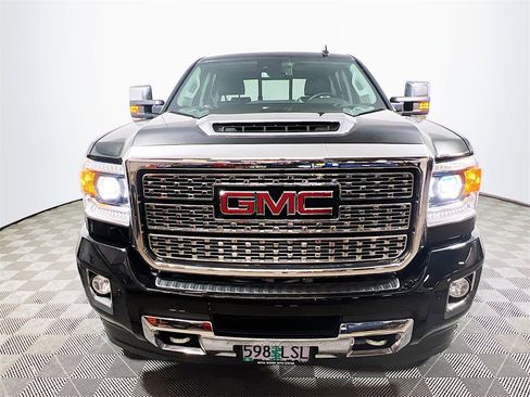 Used 2019 GMC Sierra 2500 Denali w/ Duramax Plus Package image 3