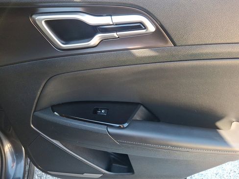 Used 2023 Kia Sportage EX image 16