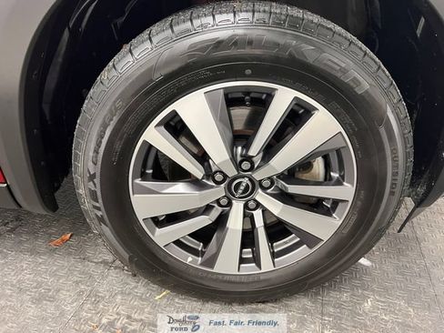 Used 2023 Nissan Pathfinder SL AWD/4WD image 18