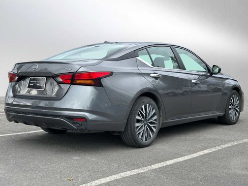 Used 2024 Nissan Altima 2.5 SV image 3