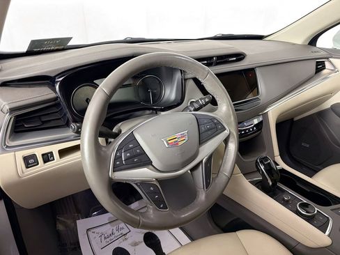 Used 2022 Cadillac XT5 Premium Luxury image 9